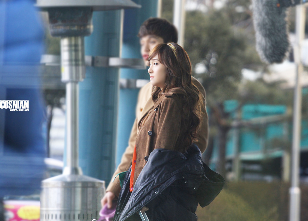 [OTHER][20-01-2012]Jessica tại trường quay của bộ phim "Wild Romance" - Page 21 151B7B4D4F41FEA223E6CC