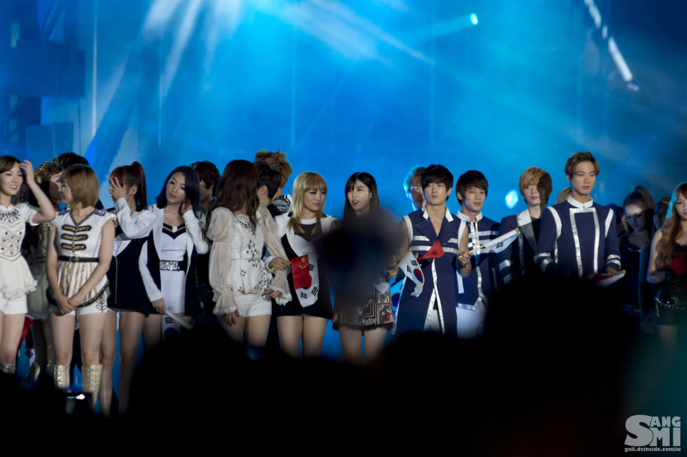 [PIC][25-08-2012]Hình ảnh mới nhất từ Concert "14th Korea-China Music Festival in Yeosu" của SNSD - Page 4 1555D1455039BE620FC1F4
