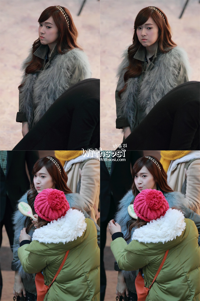 [OTHER][20-01-2012]Jessica tại trường quay của bộ phim "Wild Romance" - Page 16 1667DA3A4F33B5A34BBDEA