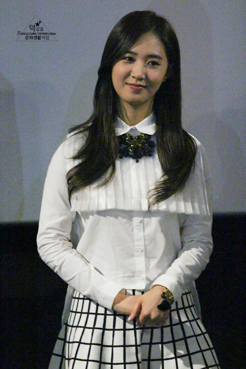 [PIC][07-11-2013]Yuri xuất hiện tại sự kiện "Lotte Cinema" Stage Greeting vào chiều nay + Selca của cô cùng các diễn viên khác 211E413652934704113FC1