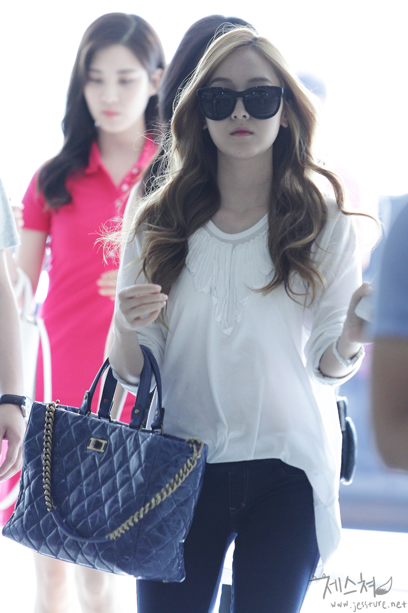 [PIC][19-06-2013]SNSD khởi hành đi Nhật Bản vào sáng nay - Page 3 2143674C5203AA642FAEFE