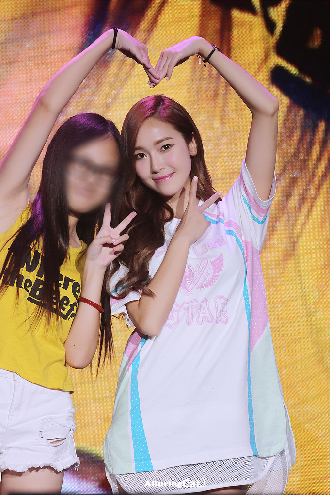 [PIC][06-09-2014]Jessica tham dự sự kiện "LI-NING Fanmeet in Guangzhou" vào tối nay - Page 11 21611E365426B1BF16704B