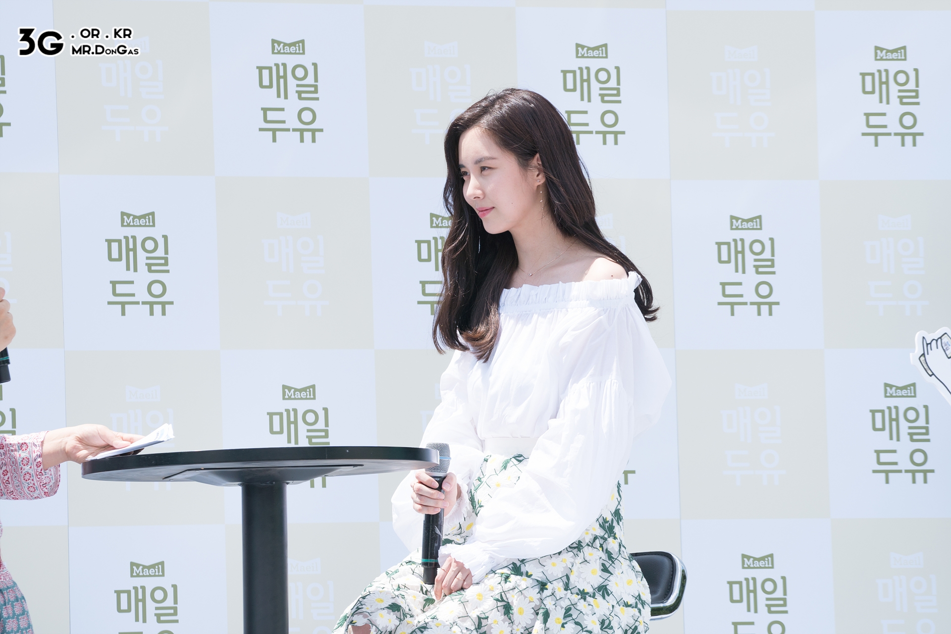  [PIC][03-06-2017]SeoHyun tham dự sự kiện “City Forestival - Maeil Duyou 'Confidence Diary'” vào chiều nay - Page 2 216753435933CE222DC69E