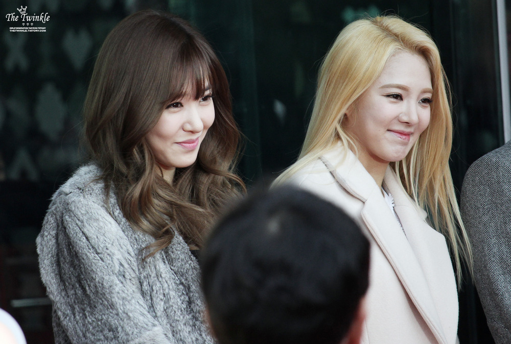 [PIC][13-01-2015]Sunny - Tiffany - HyoYeon và Yuri xuất hiện tại Lễ khai trương "SMTOWN@coexartium" vào chiều nay 221E594F54BB6B491C5C49