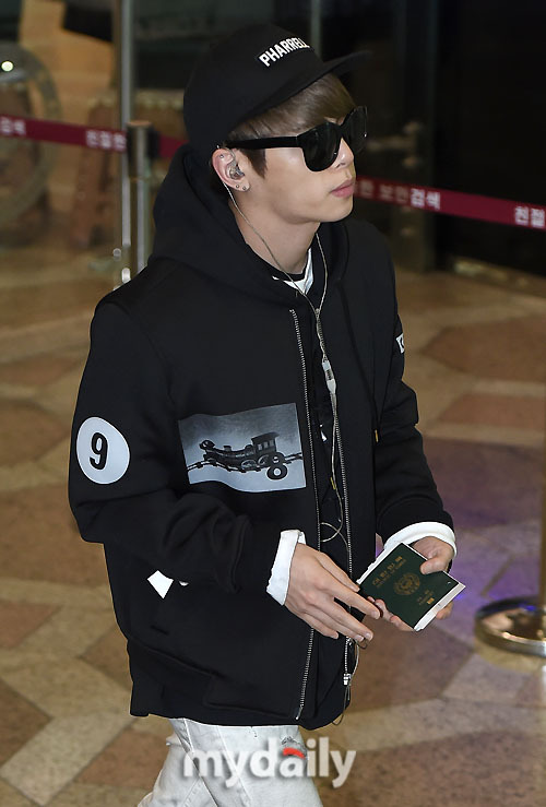 160110 Jonghyun @ Aeropuertos de Gimpo y Haneda {Rumbo a Japón} 2224813B5691E83F045964