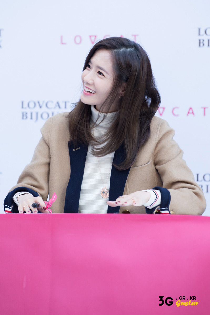 [PIC][24-10-2015]YoonA tham dự buổi fansign cho thương hiệu "LOVCAT" vào chiều nay - Page 3 240EE837562CDBCD049270