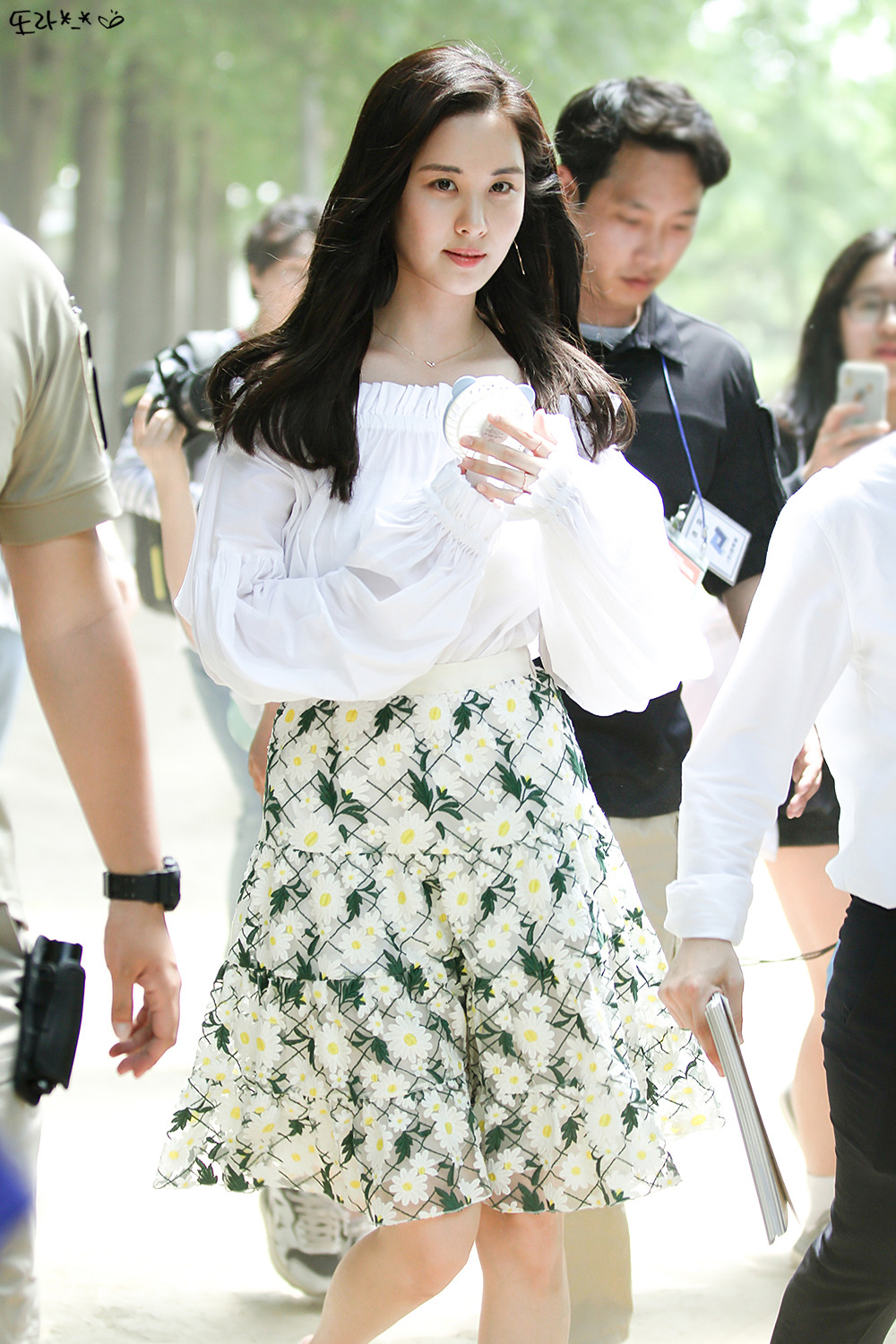  [PIC][03-06-2017]SeoHyun tham dự sự kiện “City Forestival - Maeil Duyou 'Confidence Diary'” vào chiều nay - Page 3 25314C505937A616310FFB