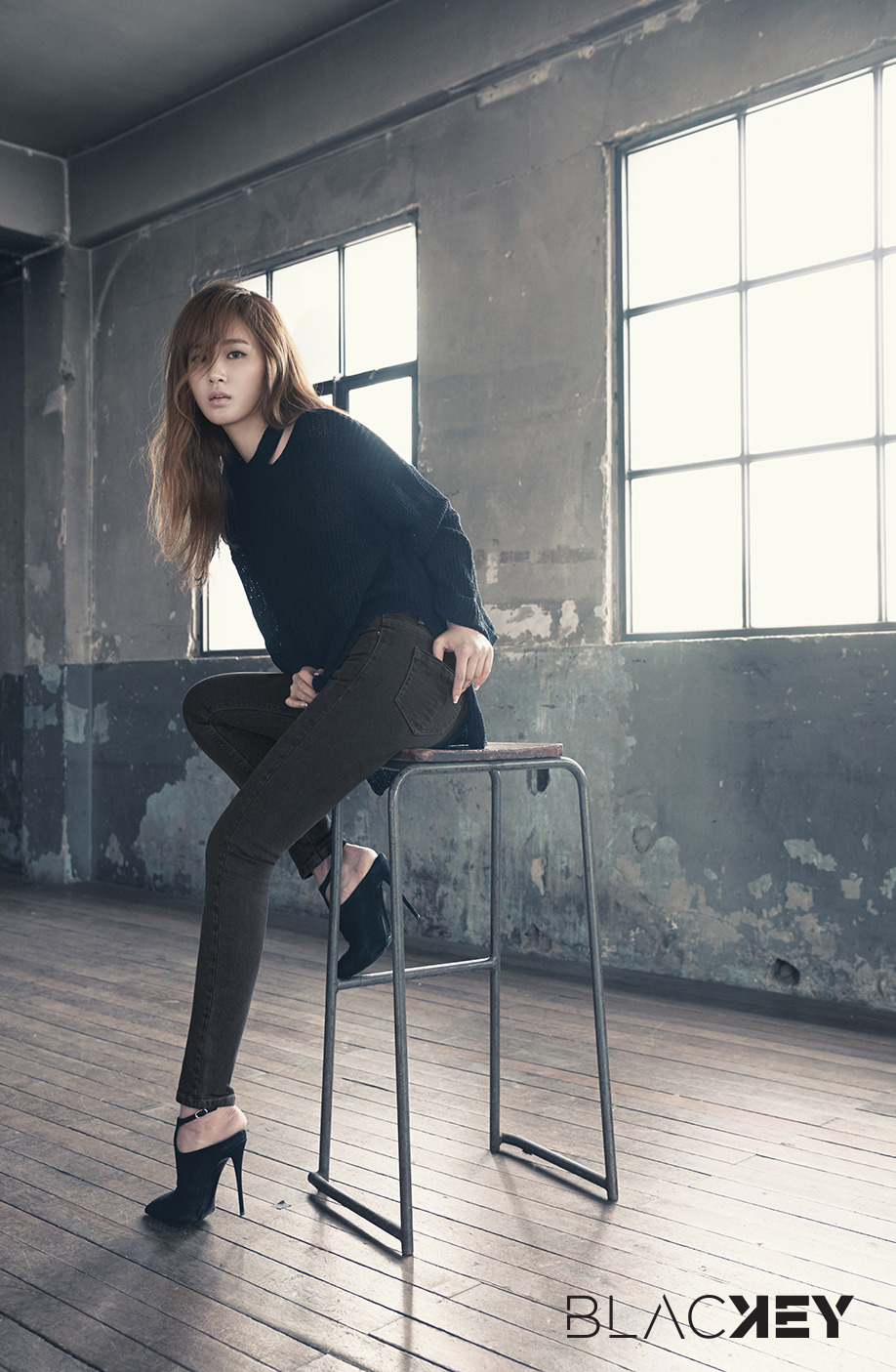 [OTHER][25-08-2016]Yuri trở thành người mẫu mới cho Dòng Jeans - "블라키/BLACKEY" 256AB5435850E6EF32553D