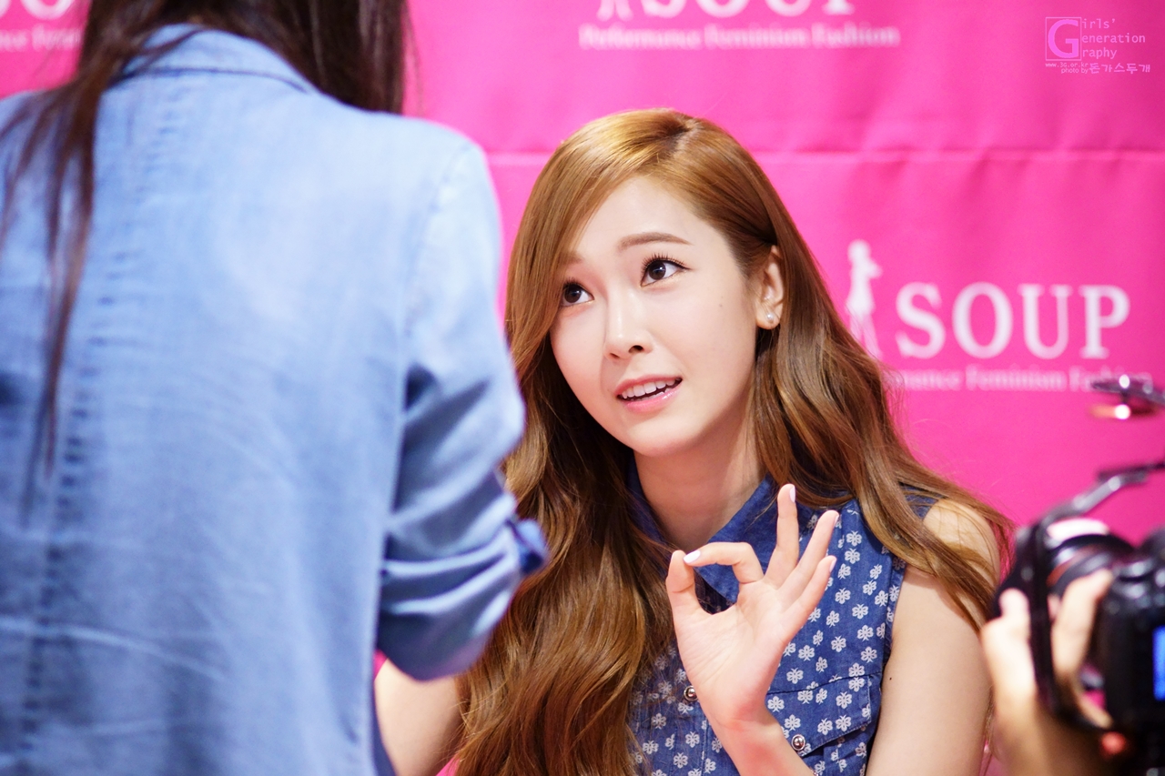 [PIC][04-04-2014]Jessica tham dự buổi fansign cho thương hiệu "SOUP" vào trưa nay - Page 3 2627D038539DC156385C45