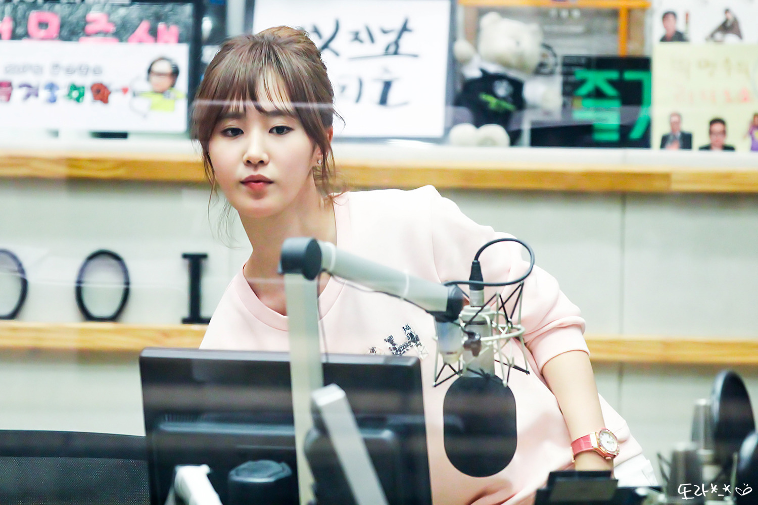 [PIC][23/24/25/26-06-2016] Yuri làm DJ đặc biệt cho "Radio KBS Cool FM Sukira" vào tối nay  - Page 5 2646583C594F87691307FF