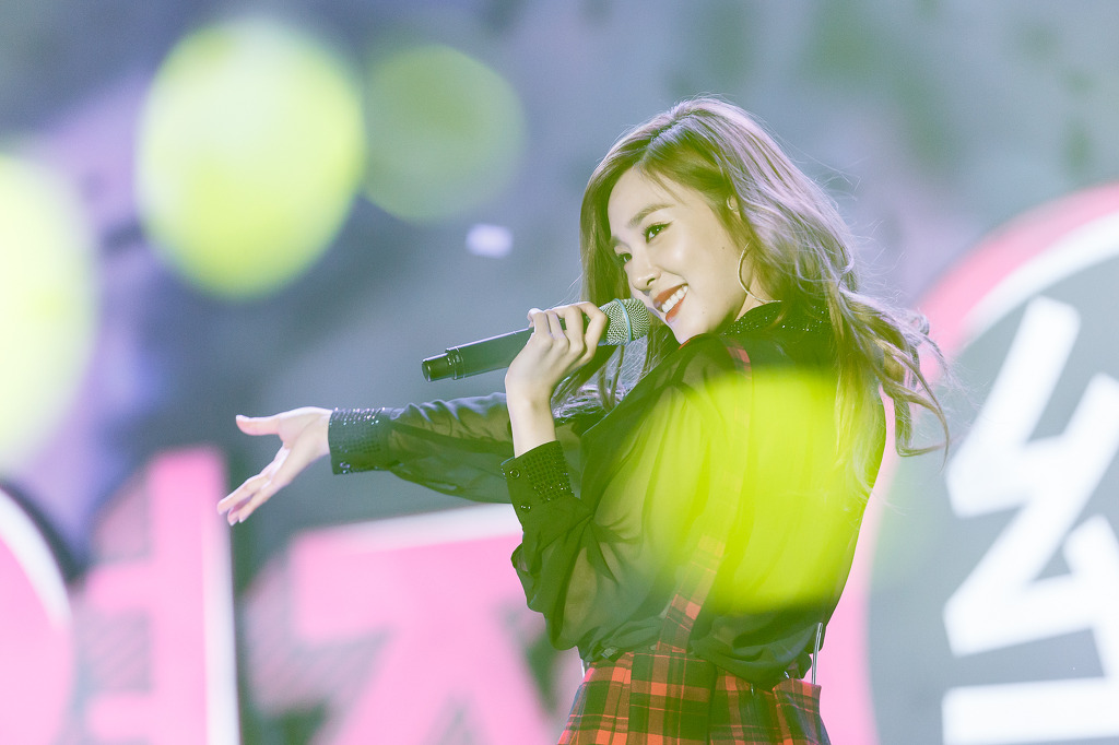 [PIC][11-11-2014]TaeTiSeo biểu diễn tại "Passion Concert 2014" ở Seoul Jamsil Gymnasium vào tối nay - Page 6 265AFA4754D8CF5105F1E8