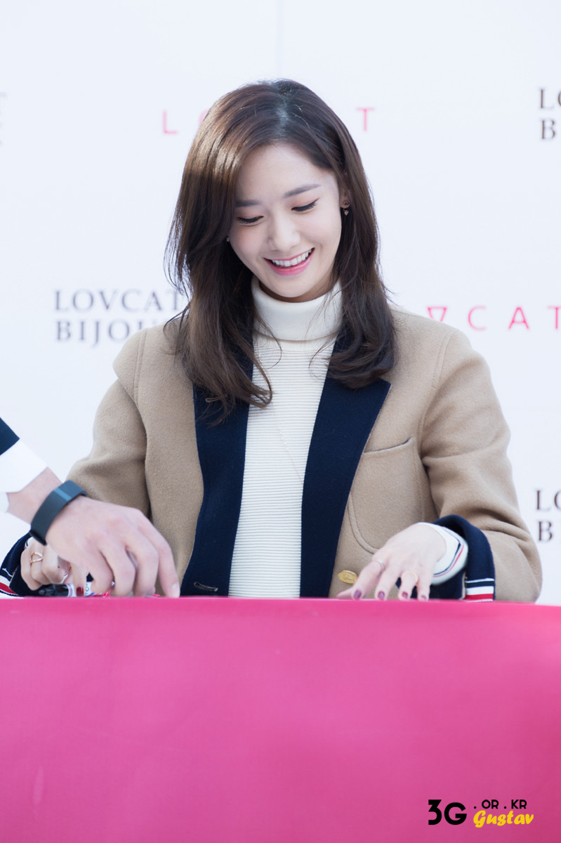 [PIC][24-10-2015]YoonA tham dự buổi fansign cho thương hiệu "LOVCAT" vào chiều nay - Page 3 2717DA36562CDCDD1AB479