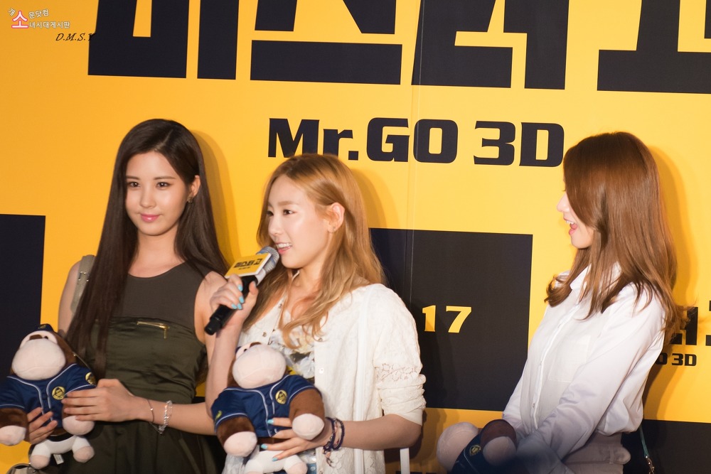 [PIC][09-07-2013]TaeYeon - YoonA và SeoHyun xuất hiện tại buổi công chiếu bộ phim "Mr Go" vào tối nay 27198B4351DC486C06941A