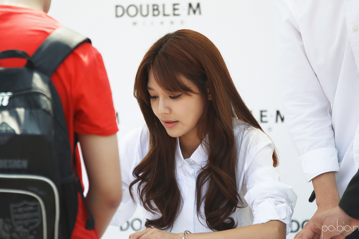 [PIC][08-09-2013]SooYoung xuất hiện tại buổi fansign thứ 4 cho thương hiệu "Double M" vào trưa nay   2736744F522C8965295C58