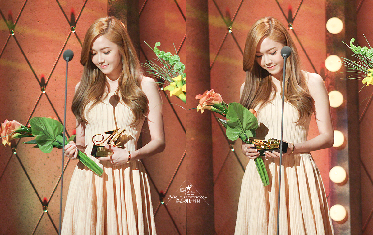 [PIC][03-06-2013]Jessica xuất hiện tại "7th Musical Award" vào chiều nay + Chiến thắng với giải thưởng "'Popular Actress" - Page 2 2749FA4C51B09B152AEB11