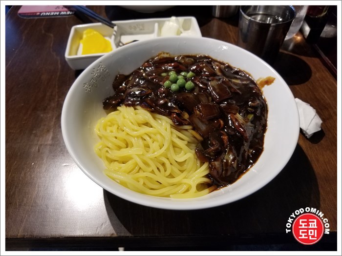 홍콩반점0410 일본1호점인 신오쿠보점에서 짜장면을 먹어보았다.