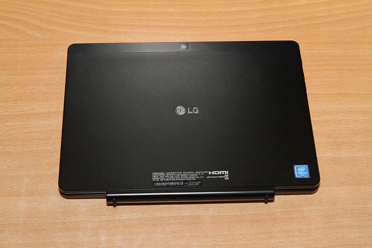 LG 투인원 PC, 10T370-L860K ,크기가 작지만, 쓸만한 제품,IT,IT 제품리뷰,역시 대기업 제품이 좋긴 합니다. 완성도나 제품의 품질이 좋네요. LG 투인원 PC 10T370-L860K 크기가 작지만 쓸만한 제품을 소개 합니다. 이 제품은 생각보다 가격도 괜찮은 편 입니다. LG 투인원 PC는 크기는 작지만 태블릿PC와 키보드를 분리 및 장착해서 사용 할 수 있는 제품입니다. 화면은 10인치 제품 입니다. 크기가 작고 휴대 하기 편리한 윈도우 태블릿을 쓰고 싶은 분들에게도 어울리고 작은 노트북을 갖고 싶은 분에게도 어울리는 제품 입니다. 학생이 쓰기에도 괜찮은 제품 같네요. 게임은 잘 안되니 게임을 많이 안하게 하는 긍정적인 면도 있습니다.