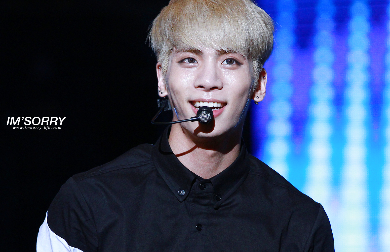 140823 Jonghyun @  'M-Super Concert' 2153DF4853F88FAF269A6A