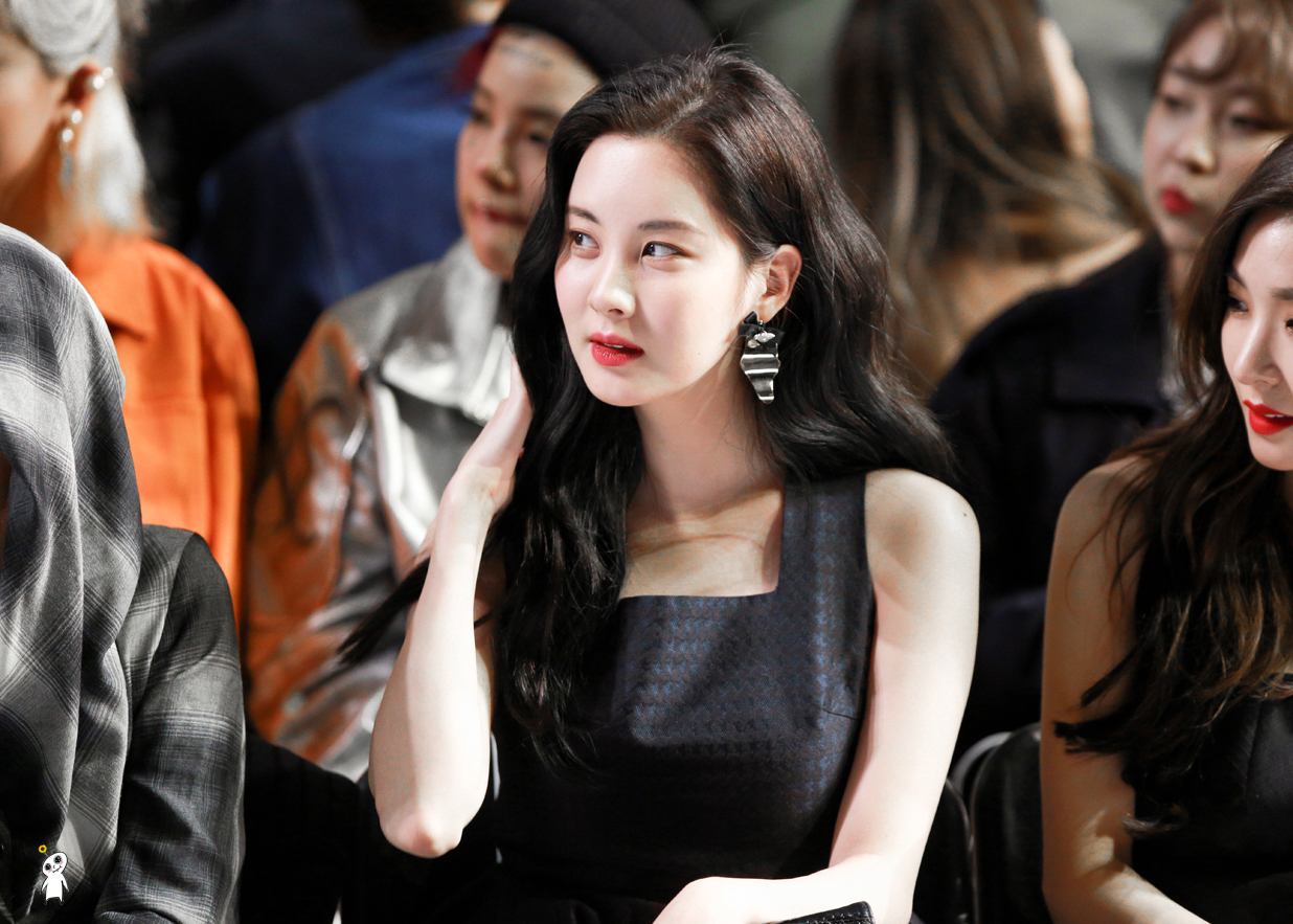 [PIC][29-03-2017]Tiffany - HyoYeon và SeoHyun tham dự sự kiện ra mắt BST Thu - Đông của thương hiệu "PUSHBUTTON" trong khuôn khổ "2017 S/S HERA Seoul Fashion Week" vào chiều nay - Page 5 221E2B47590AFDD00B0BEC