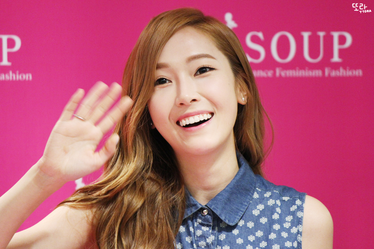 [PIC][14-06-2014]Jessica tham dự buổi fansign lần 2 cho thương hiệu "SOUP" vào trưa nay 233FA64A53AA8CC1168A61
