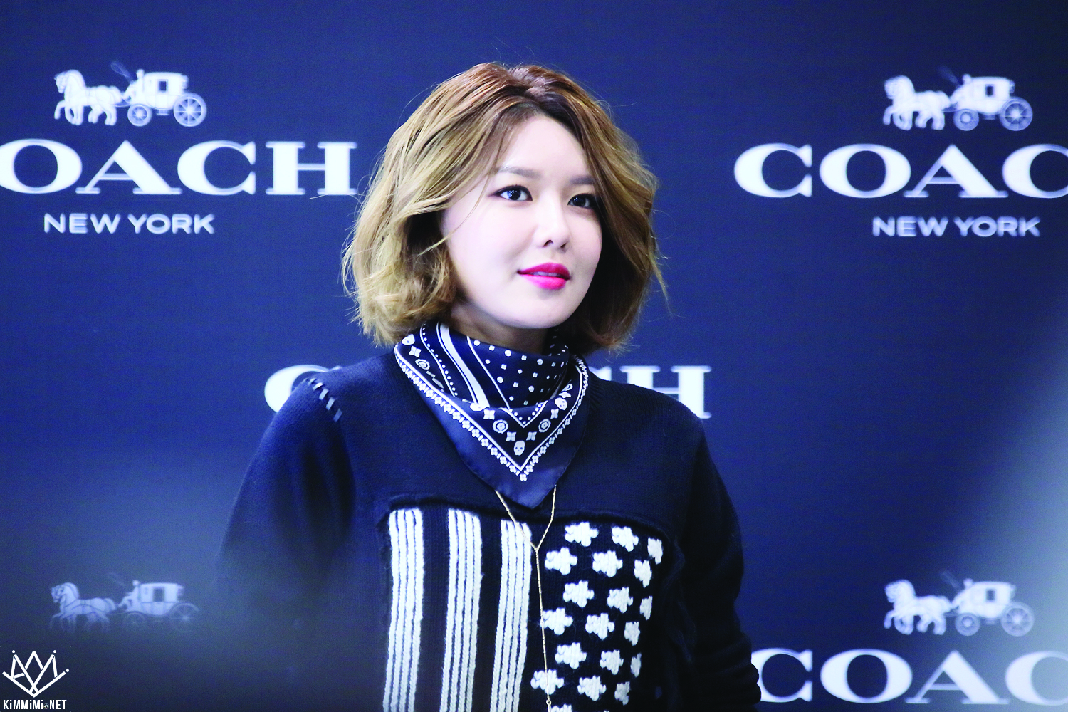  [PIC][27-11-2015]SooYoung tham dự buổi Fansign cho thương hiệu "COACH" tại Lotte Department Store Busan vào trưa nay - Page 2 242FB14356BB25180B4384