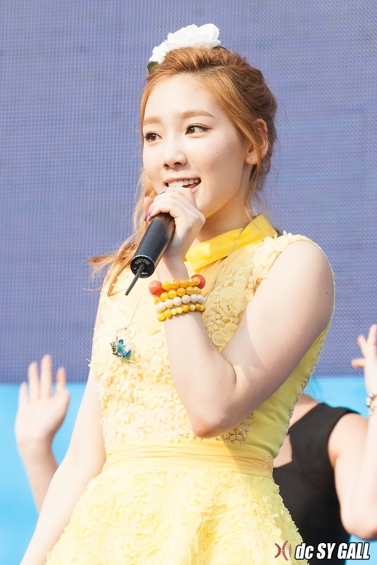 [PIC][25-05-2013]TaeTiSeo biểu diễn tại "Kyungbok Alumni Festival" ở trường THPT Kyungbok vào chiều nay - Page 9 243CF239522DD2451CAE57