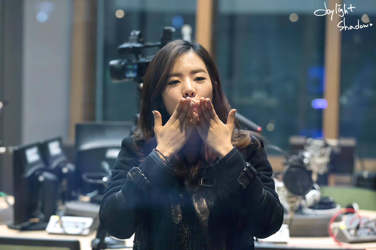 [OTHER][06-02-2015]Hình ảnh mới nhất từ DJ Sunny tại Radio MBC FM4U - "FM Date" - Page 10 252BB34C554732510847E2